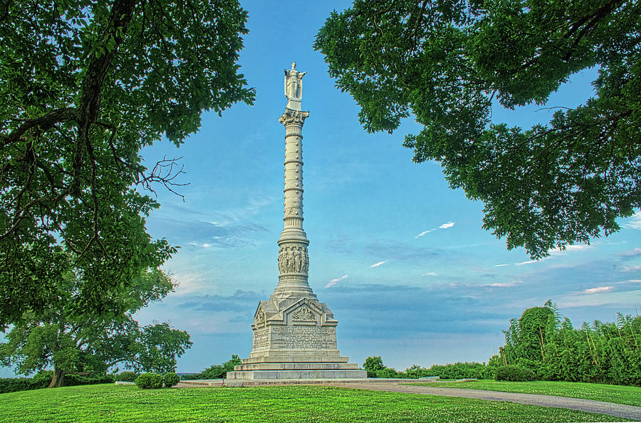 2-yorktown-victory-monument-jerry-gammon.jpg